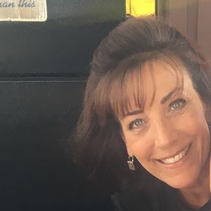 Meet your Posher, Debbie